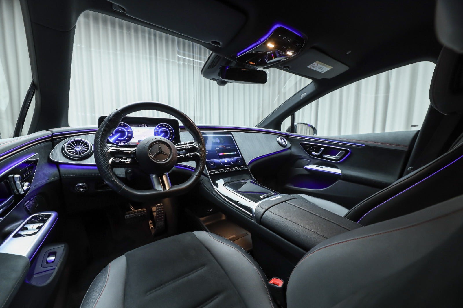 Sort Mercedes EQE350+ fra 2025