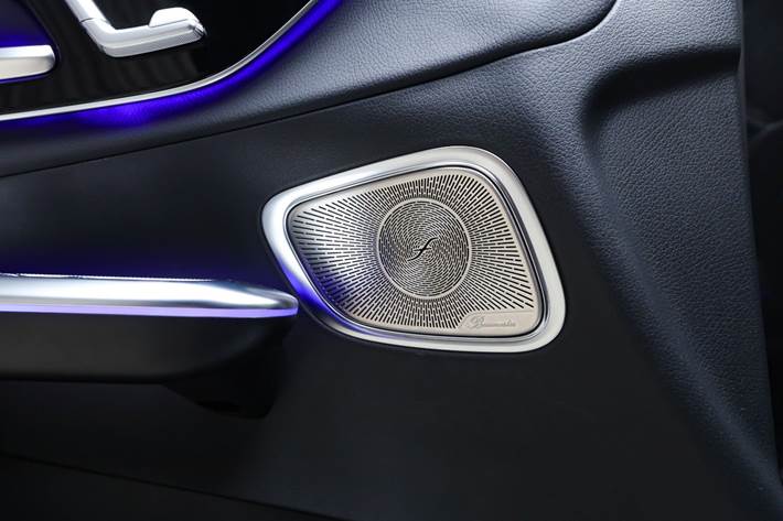 Grå Mercedes GLC400 e fra 2023