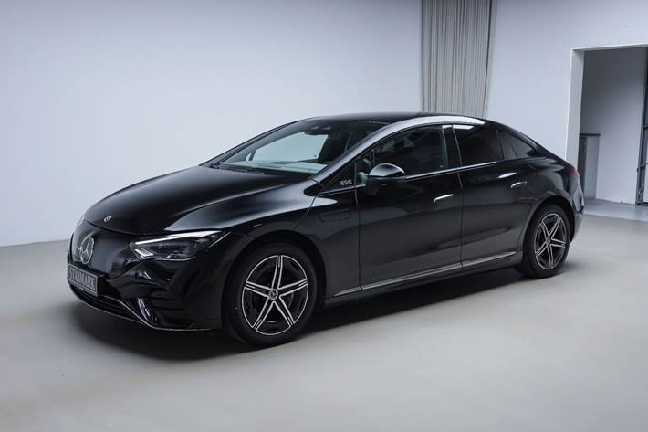 Sort Mercedes EQE350+ fra 2025