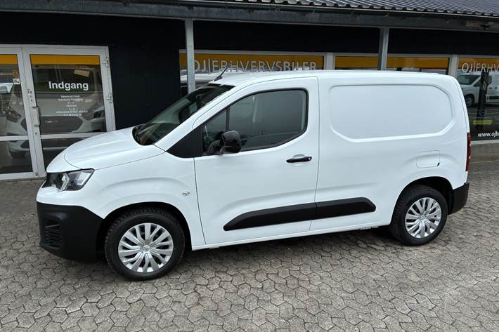 Hvid Peugeot Partner fra 2022