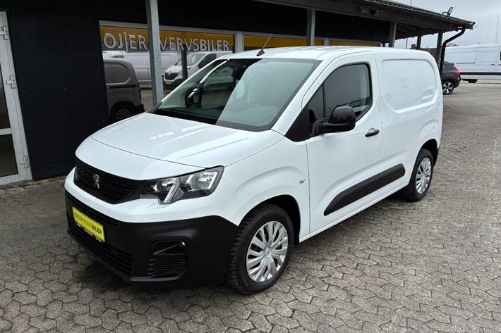 Hvid Peugeot Partner fra 2022