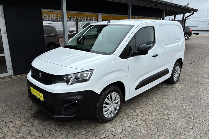 Hvid Peugeot Partner fra 2022