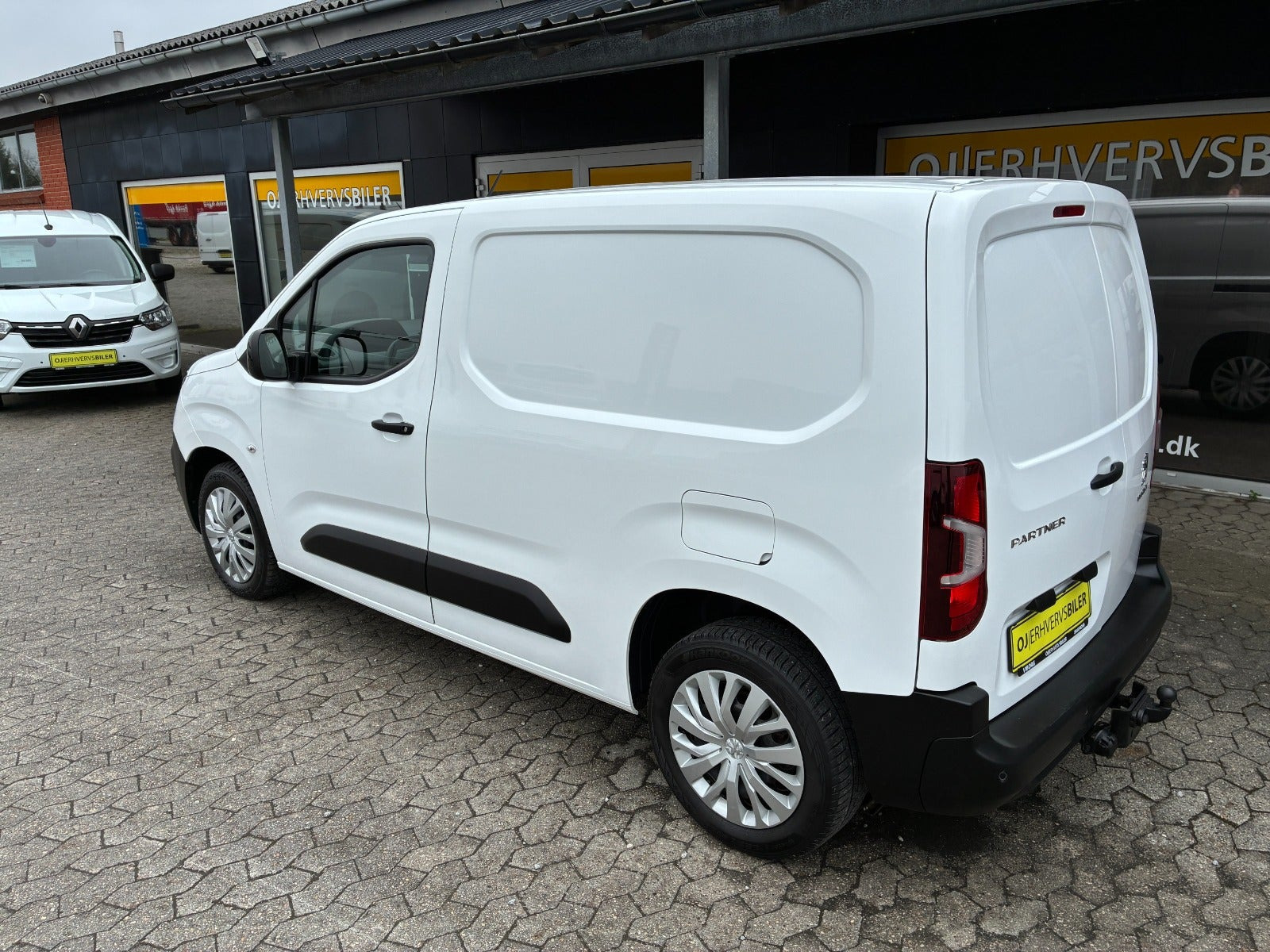 Hvid Peugeot Partner fra 2022