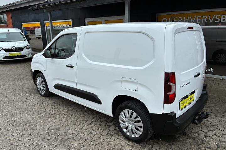 Hvid Peugeot Partner fra 2022