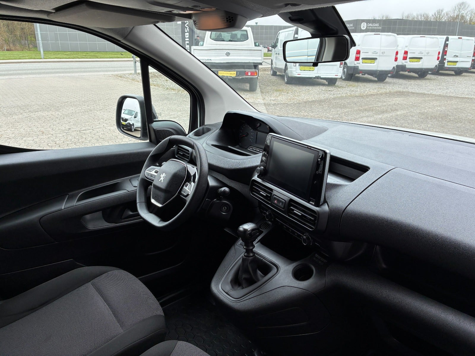 Hvid Peugeot Partner fra 2022