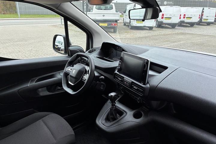 Hvid Peugeot Partner fra 2022