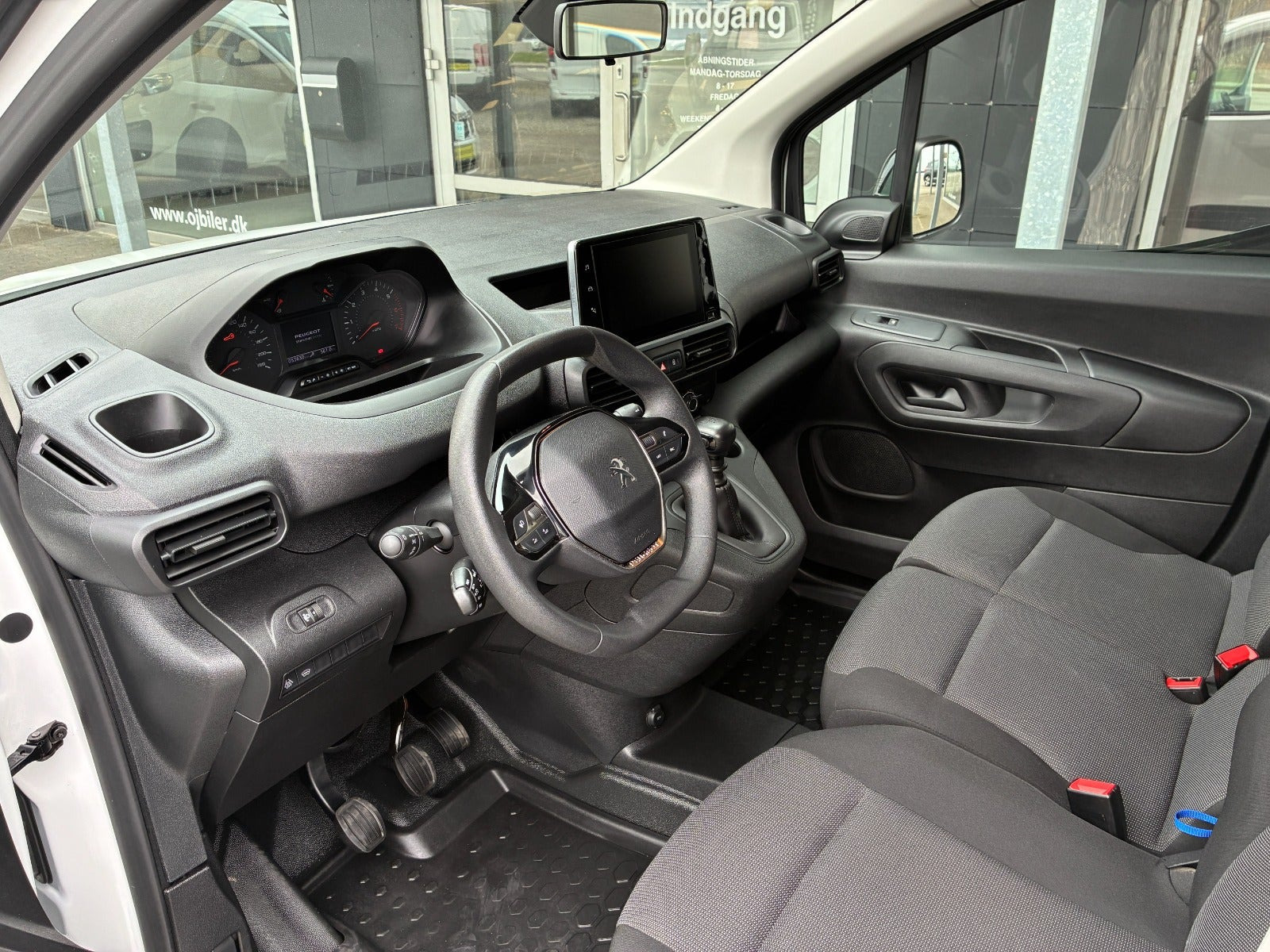Hvid Peugeot Partner fra 2022