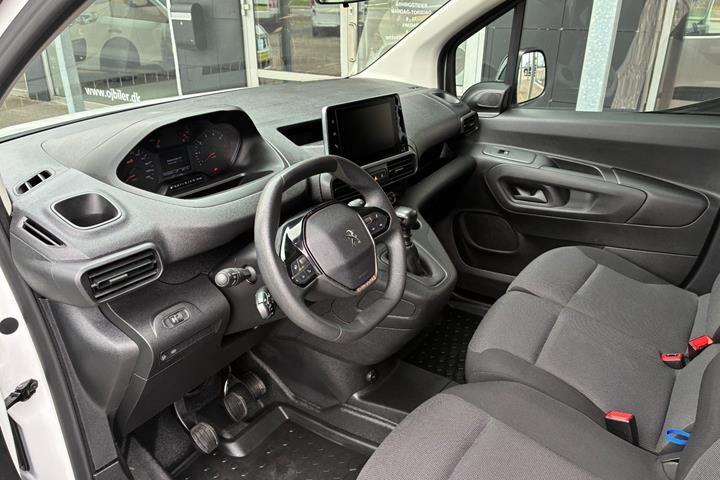 Hvid Peugeot Partner fra 2022