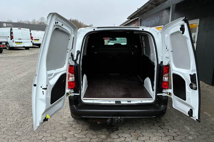 Hvid Peugeot Partner fra 2022