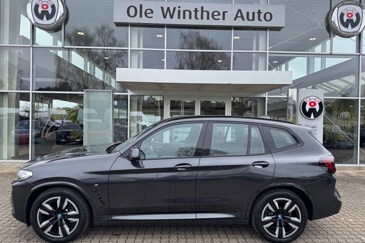 Sort BMW iX3 fra 2024