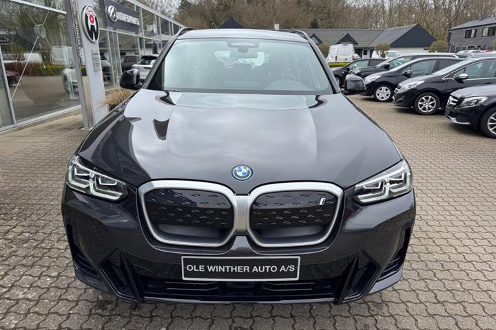 Sort BMW iX3 fra 2024