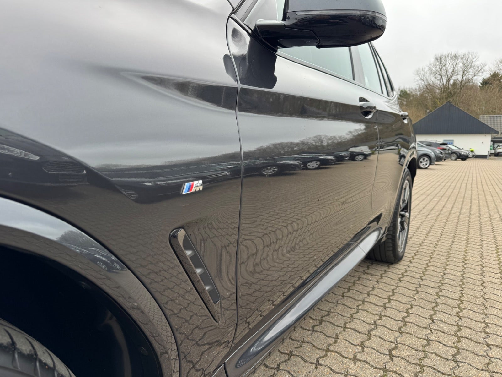Sort BMW iX3 fra 2024