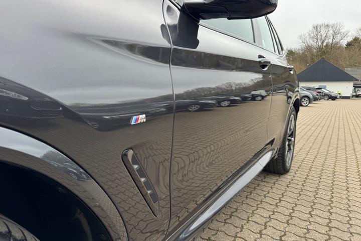 Sort BMW iX3 fra 2024