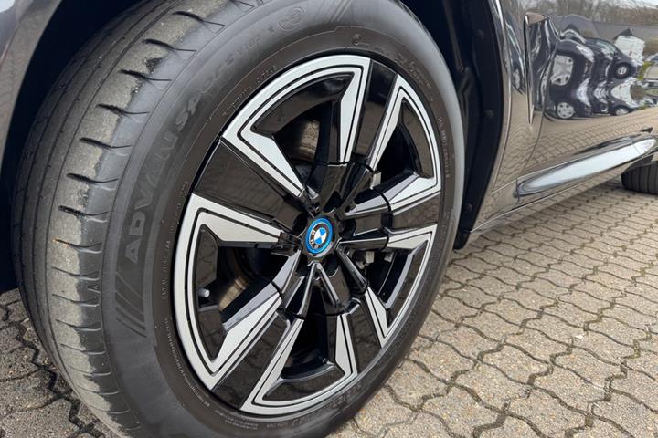Sort BMW iX3 fra 2024