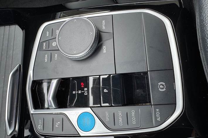 Sort BMW iX3 fra 2024