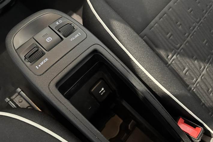 Hvid Fiat 500e fra 2023