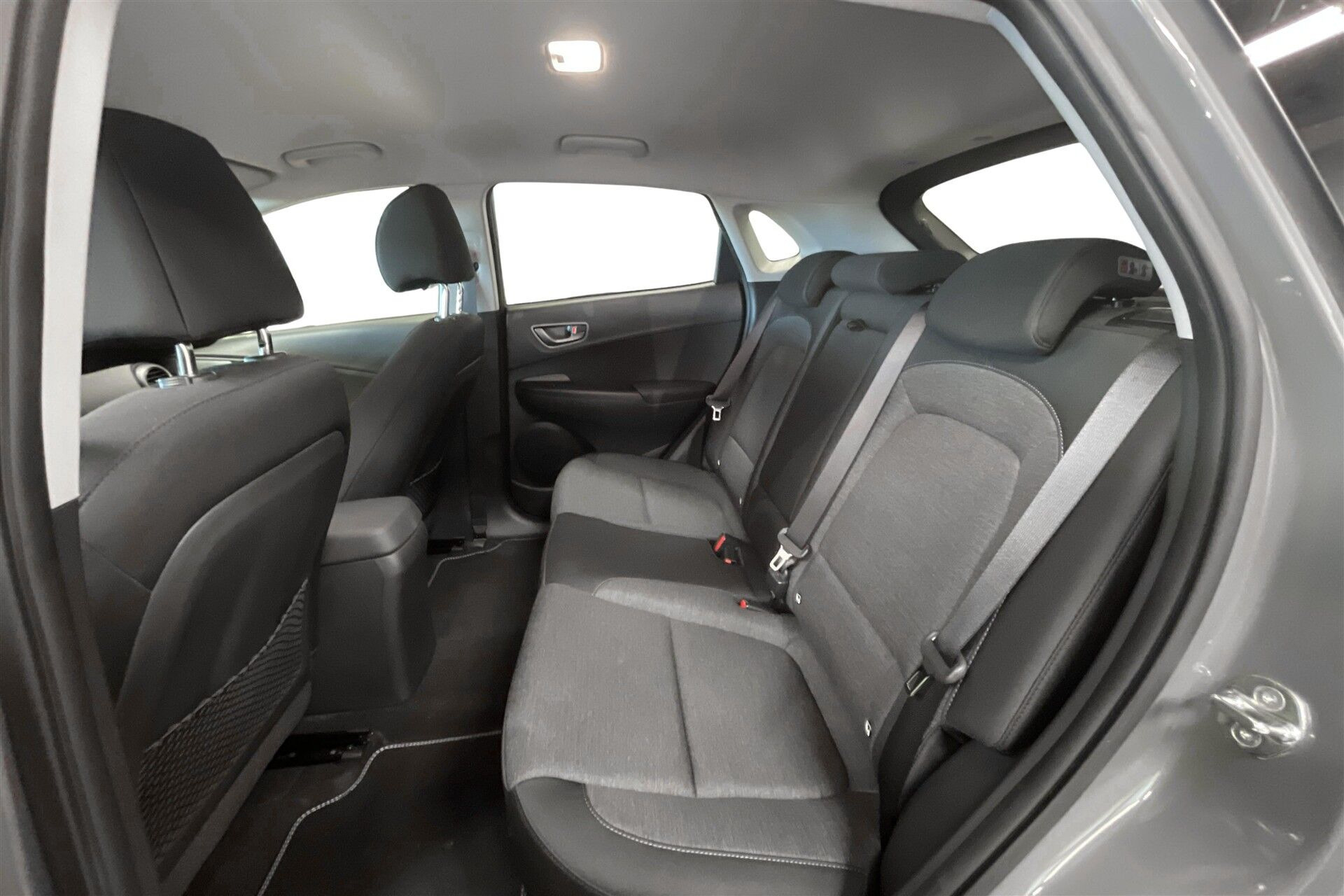 Grå Hyundai Kona fra 2021