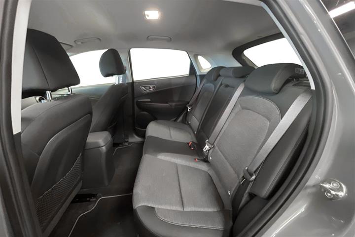 Grå Hyundai Kona fra 2021