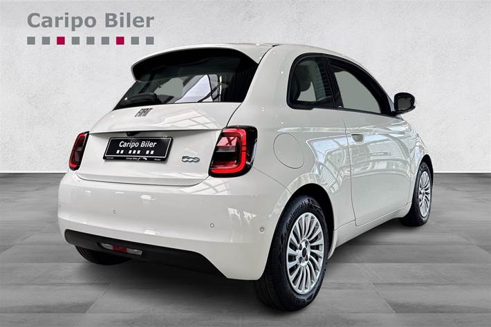 Hvid Fiat 500e fra 2023