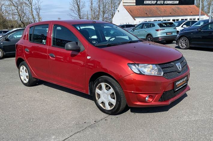 Rød Dacia Sandero fra 2014