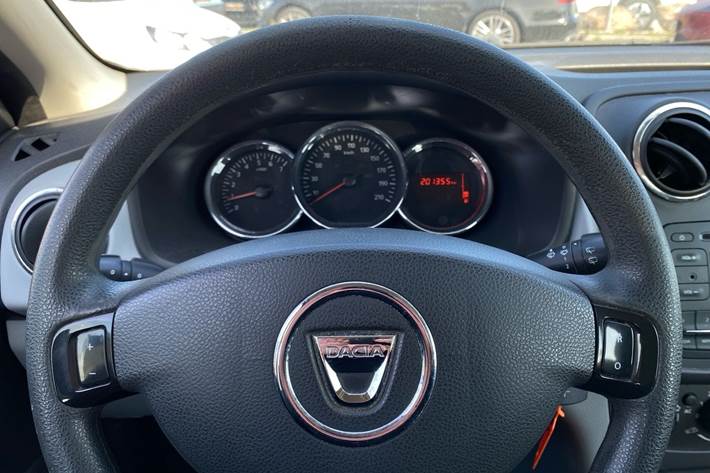 Rød Dacia Sandero fra 2014