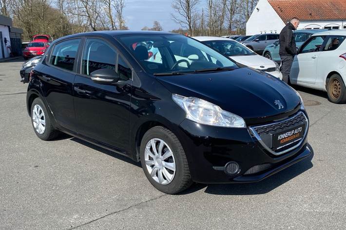 Sort Peugeot 208 fra 2013