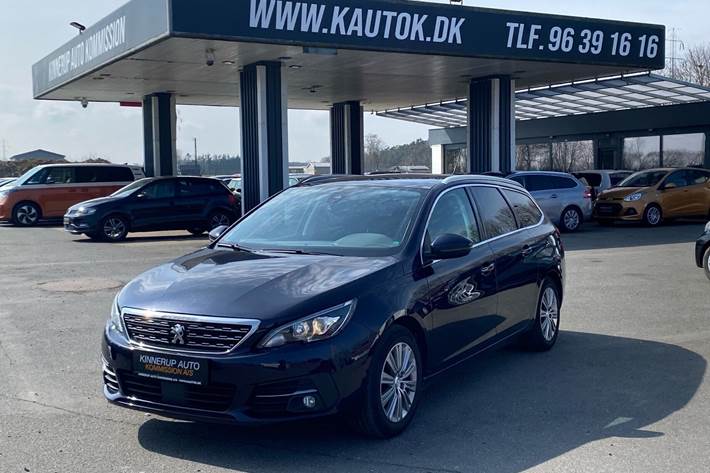 Blå Peugeot 308 fra 2018