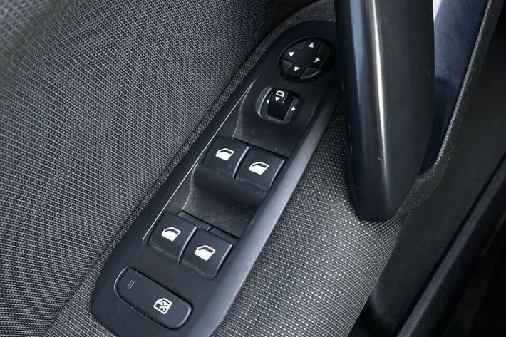 Blå Peugeot 308 fra 2018