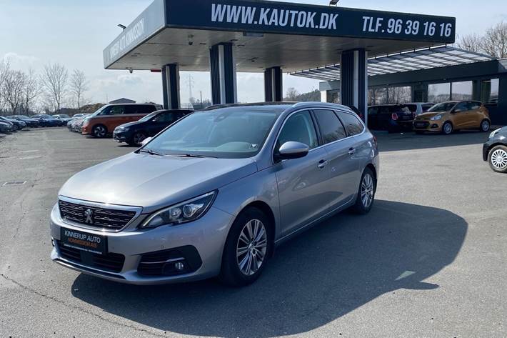 Grå Peugeot 308 fra 2018