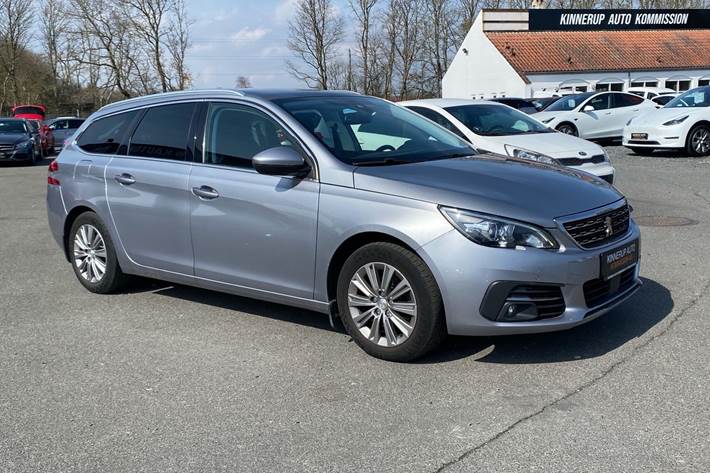 Grå Peugeot 308 fra 2018