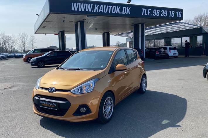 Gul Hyundai i10 fra 2015