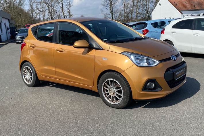 Gul Hyundai i10 fra 2015