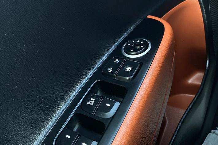 Gul Hyundai i10 fra 2015