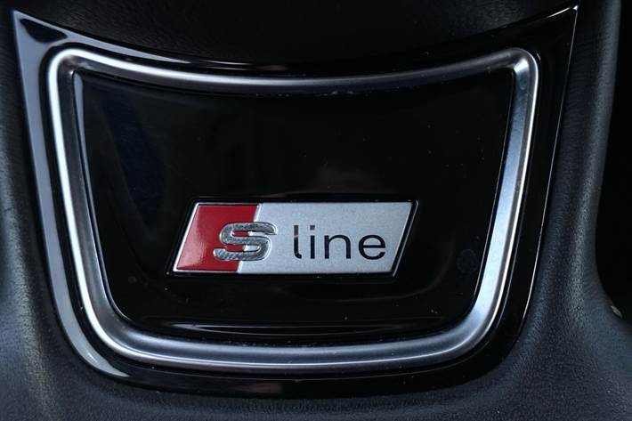 Blå Audi A6 fra 2016