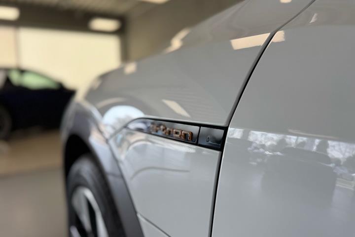 Hvid Audi e-tron fra 2022
