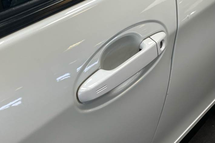 Hvid Toyota Yaris fra 2018