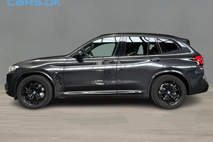 Grå BMW iX3 fra 2023
