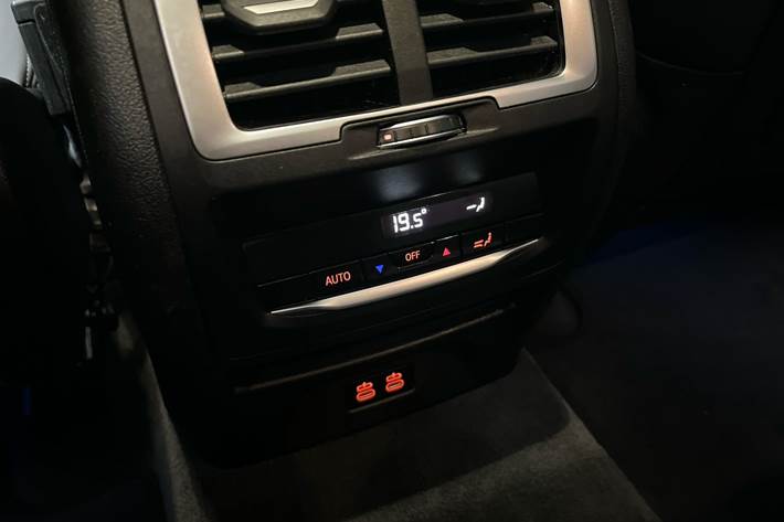 Grå BMW iX3 fra 2023