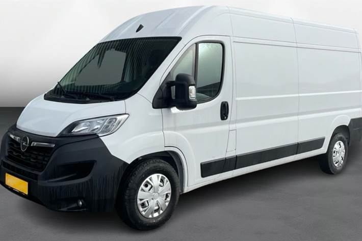 Hvid Opel Movano fra 2023