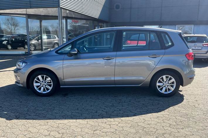 Sort VW Golf Sportsvan fra 2016