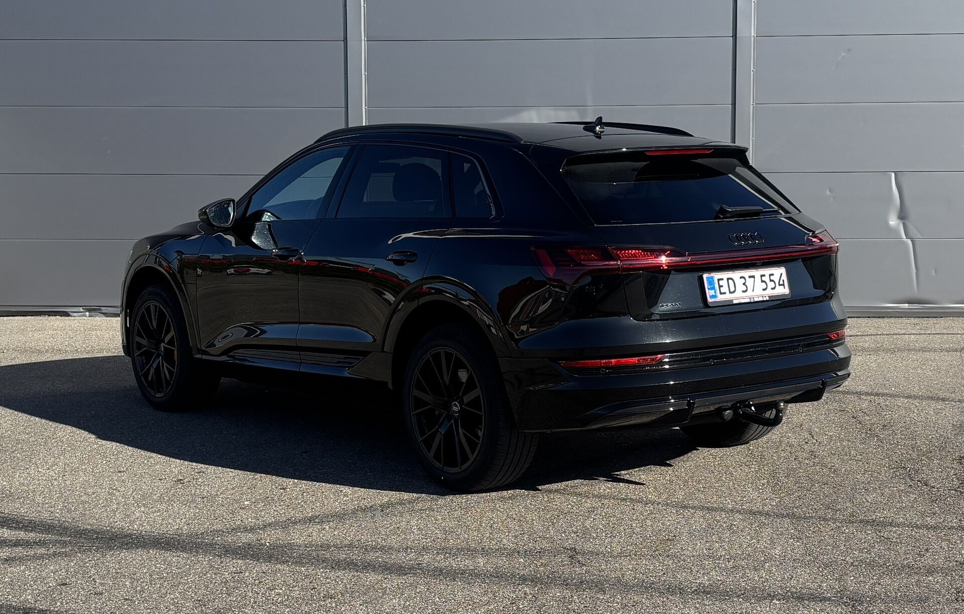 Sort Audi e-tron fra 2023