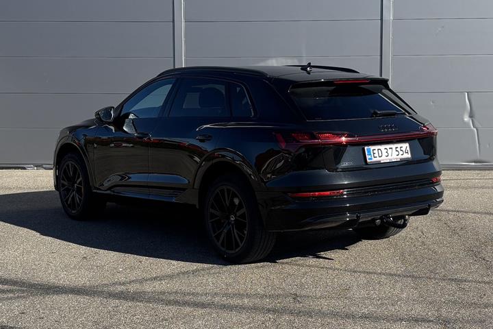 Sort Audi e-tron fra 2023