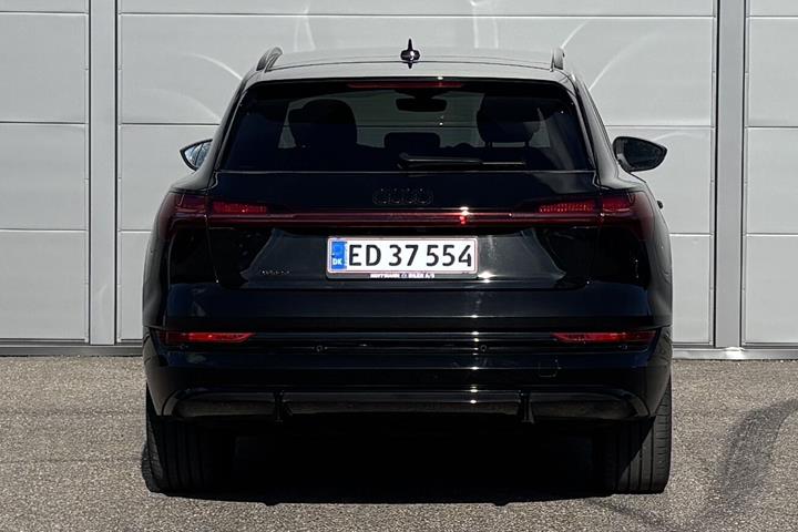 Sort Audi e-tron fra 2023
