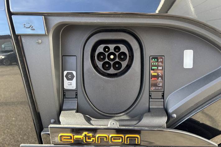 Sort Audi e-tron fra 2023