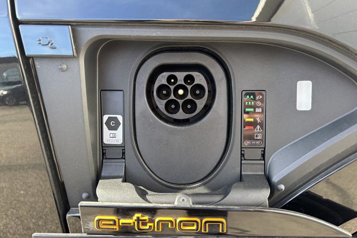 Sort Audi e-tron fra 2023