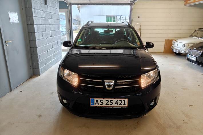 Gul Dacia Logan fra 2014
