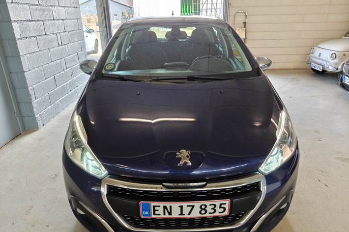 Gul Peugeot 208 fra 2017
