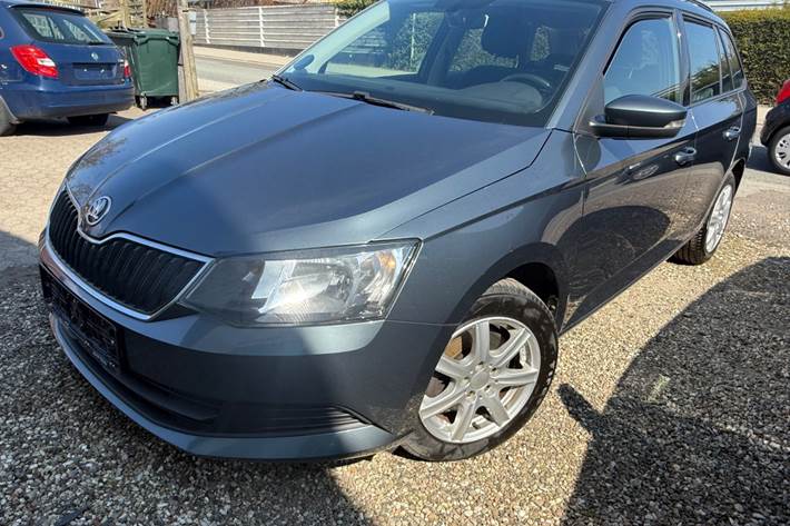 Grå Skoda Fabia fra 2016