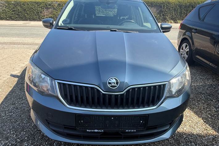 Grå Skoda Fabia fra 2016