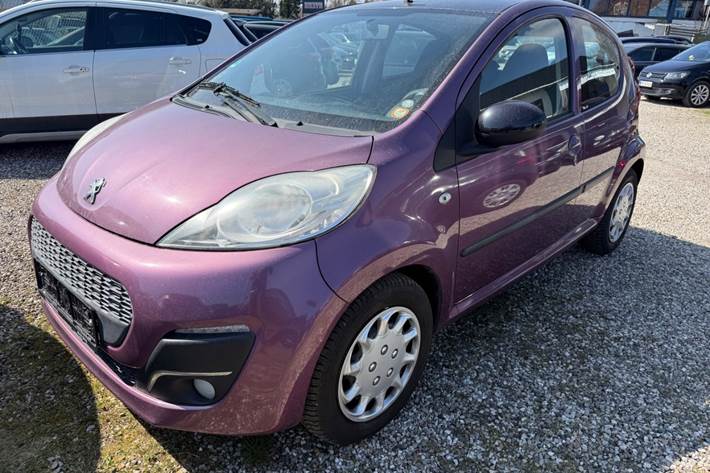 Lilla Peugeot 107 fra 2013